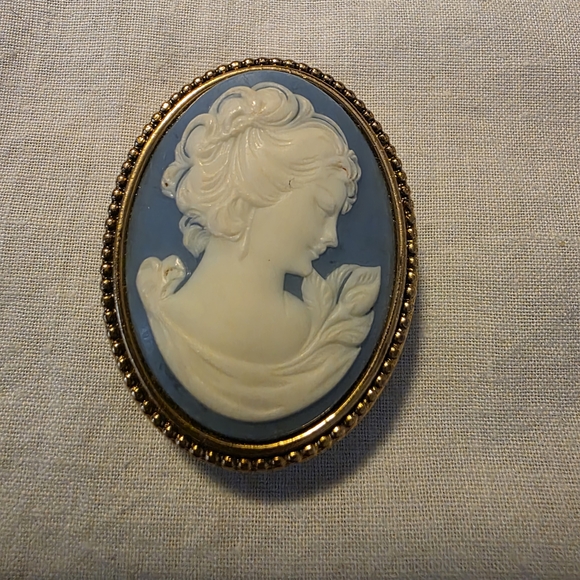Beautiful Vintage Estee Lauder Blue Cameo Solid Perfume Compact. - Picture 2 of 8